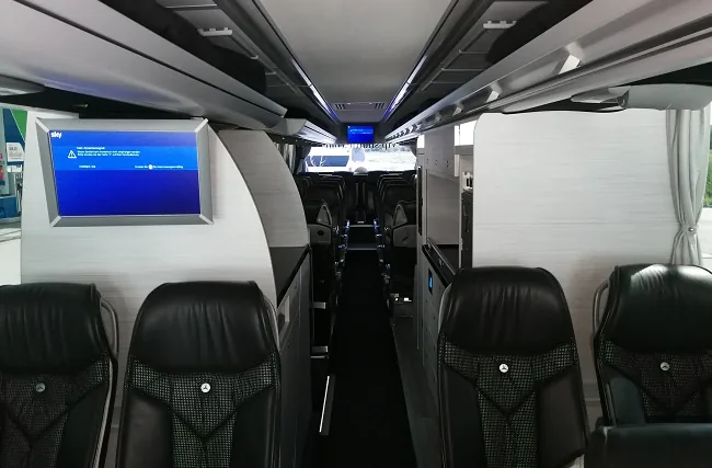 VIP-Bus (50 Sitze) photo 3