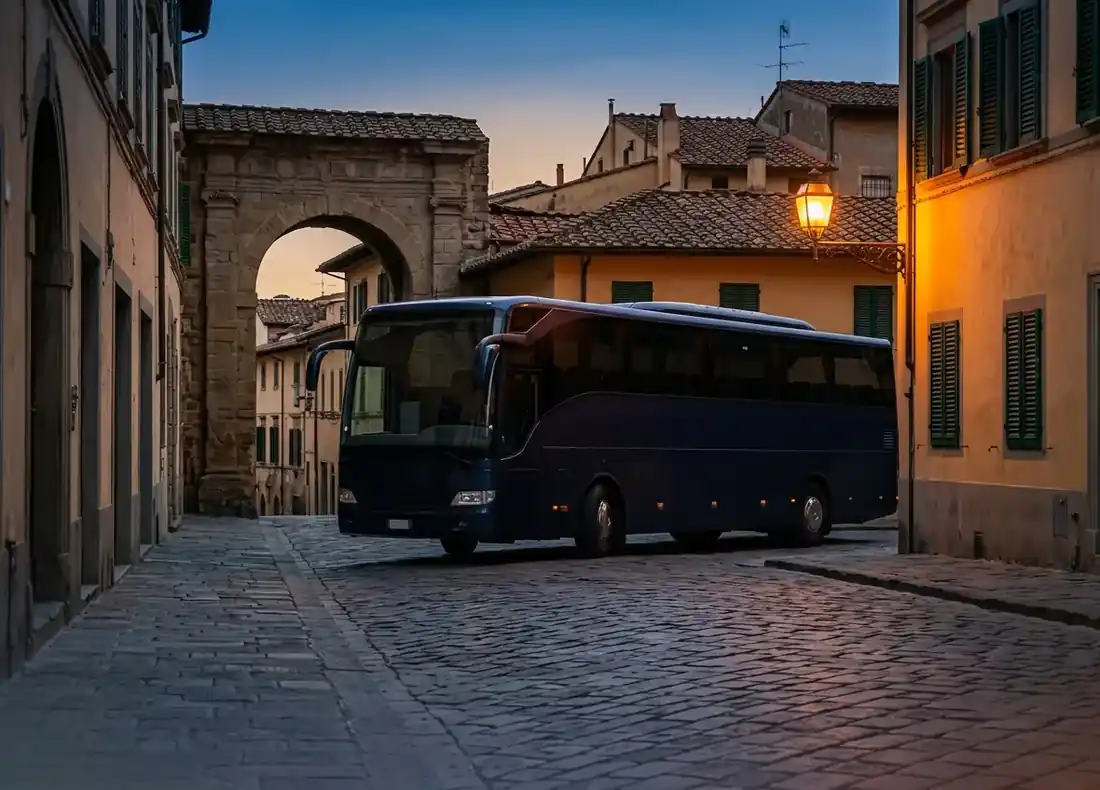 Europäischer Bus in historischer Stadt
